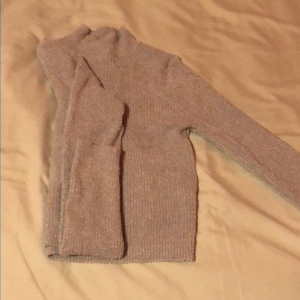 Cropped sweater with half a turtle neck
